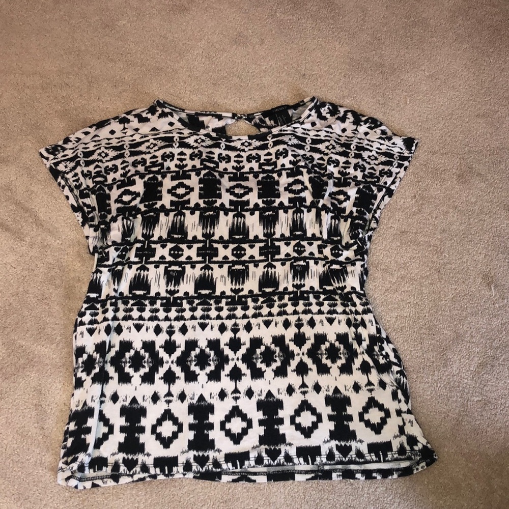 Forever 21 black and white top